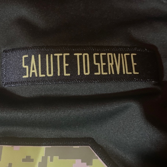 Carolina Panthers Luke Kuechly 2017 salute to service jersey New w/tags - Picture 11 of 12